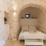 Trulli Scacciapensieri With Pool Feriehus *