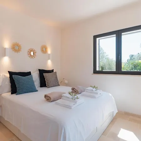 Trulli Scacciapensieri With Pool 度假居 *