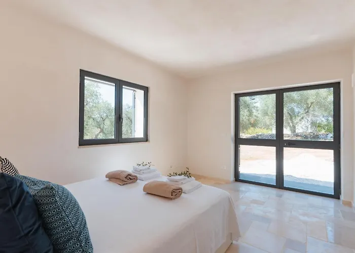 Trulli Scacciapensieri With Pool 펜션 *